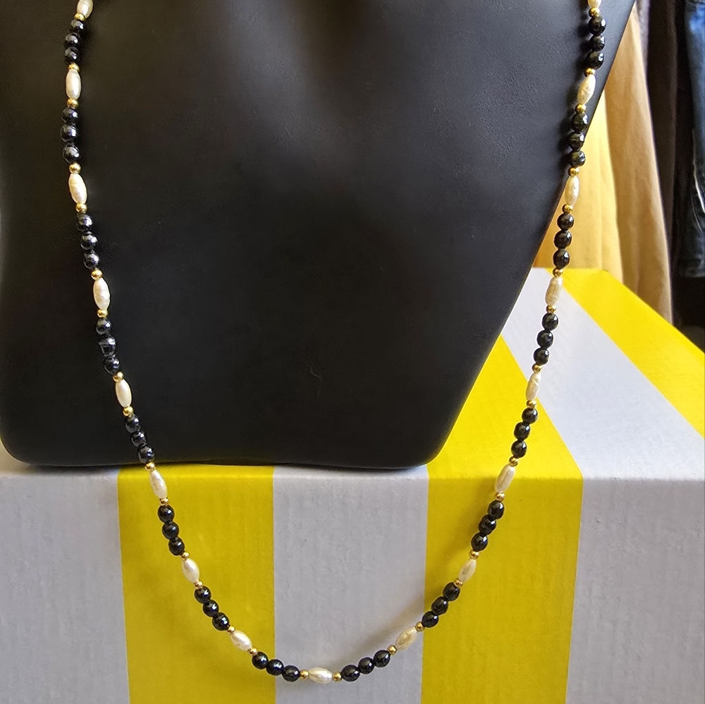 Elegant Black and Gold Faux Pearl Necklace